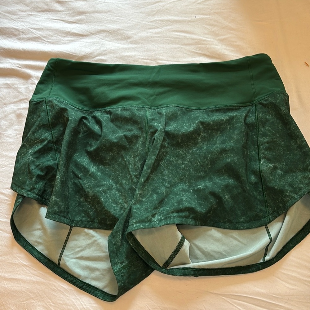 LULULEMON SHORTS SIZE 6